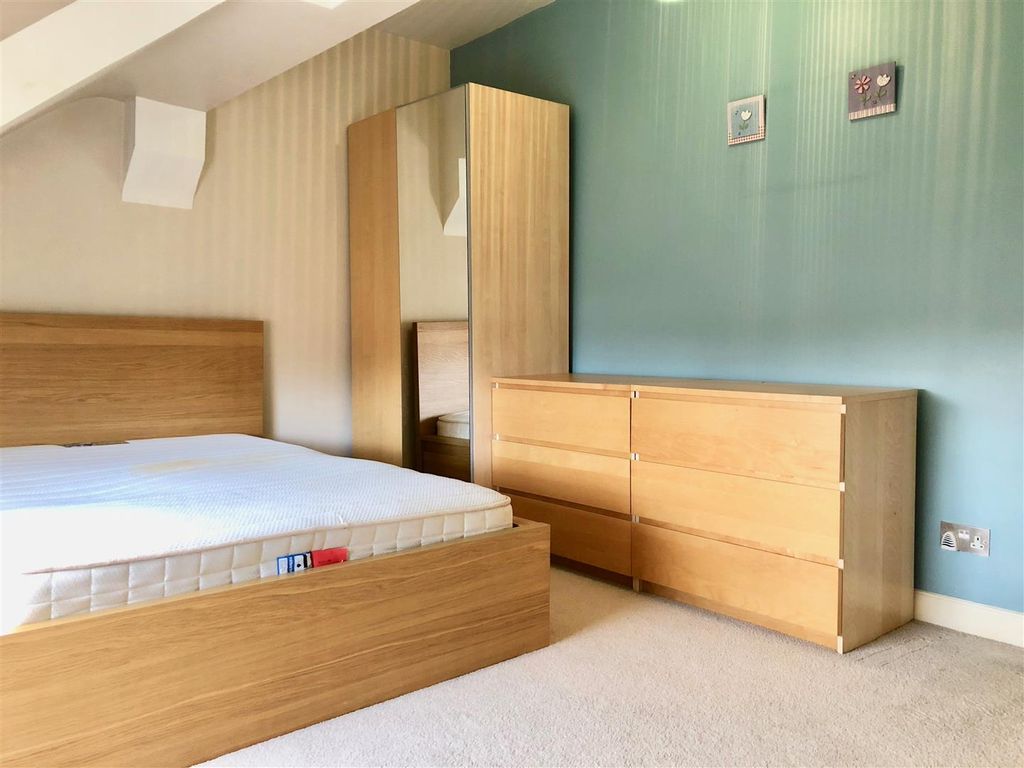 2 bed flat to rent in Wardle Road, Sale M33 Zoopla