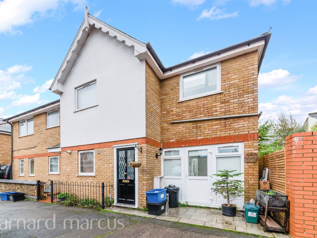 Avenue Gardens London SW14