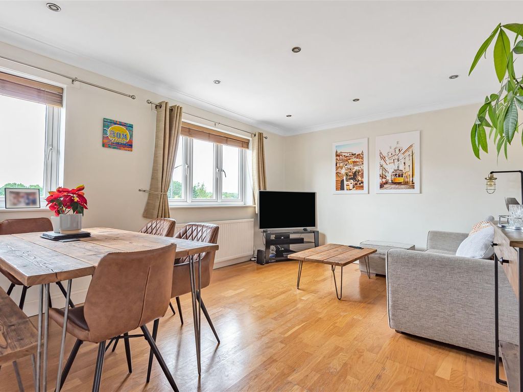 2 bed flat for sale in Imperial Court, Imperial Road, Windsor SL4 Zoopla