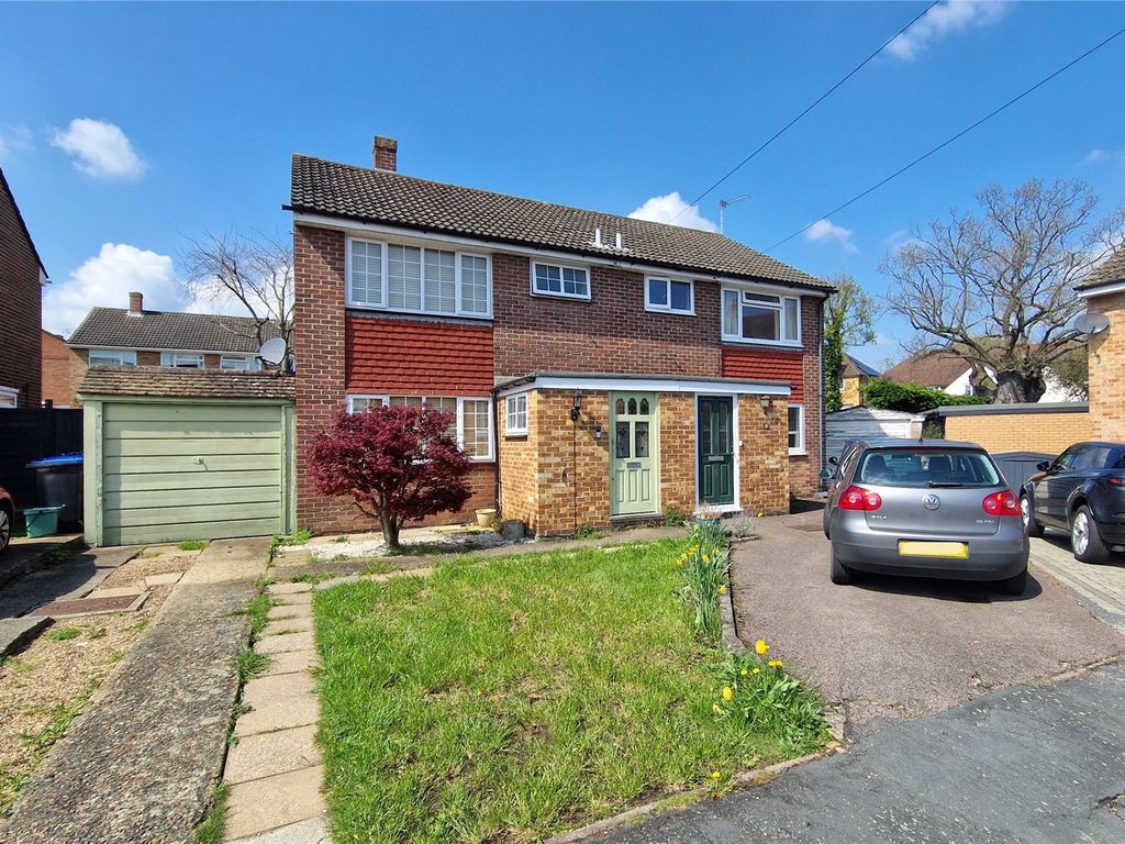 3 bed semidetached house for sale in Avon Close, Addlestone KT15 Zoopla