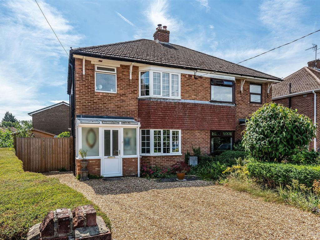 3 bed semidetached house for sale in Tadfield Crescent, Romsey