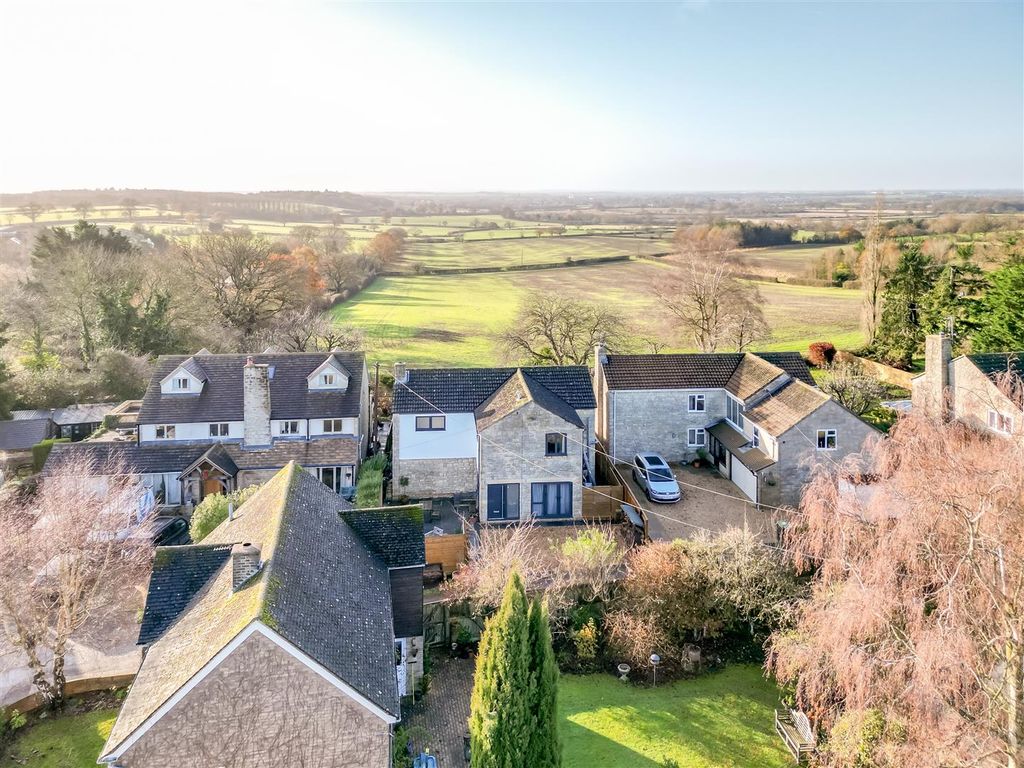 5 bed detached house for sale in Cuckamus Lane, North Leigh, Witney