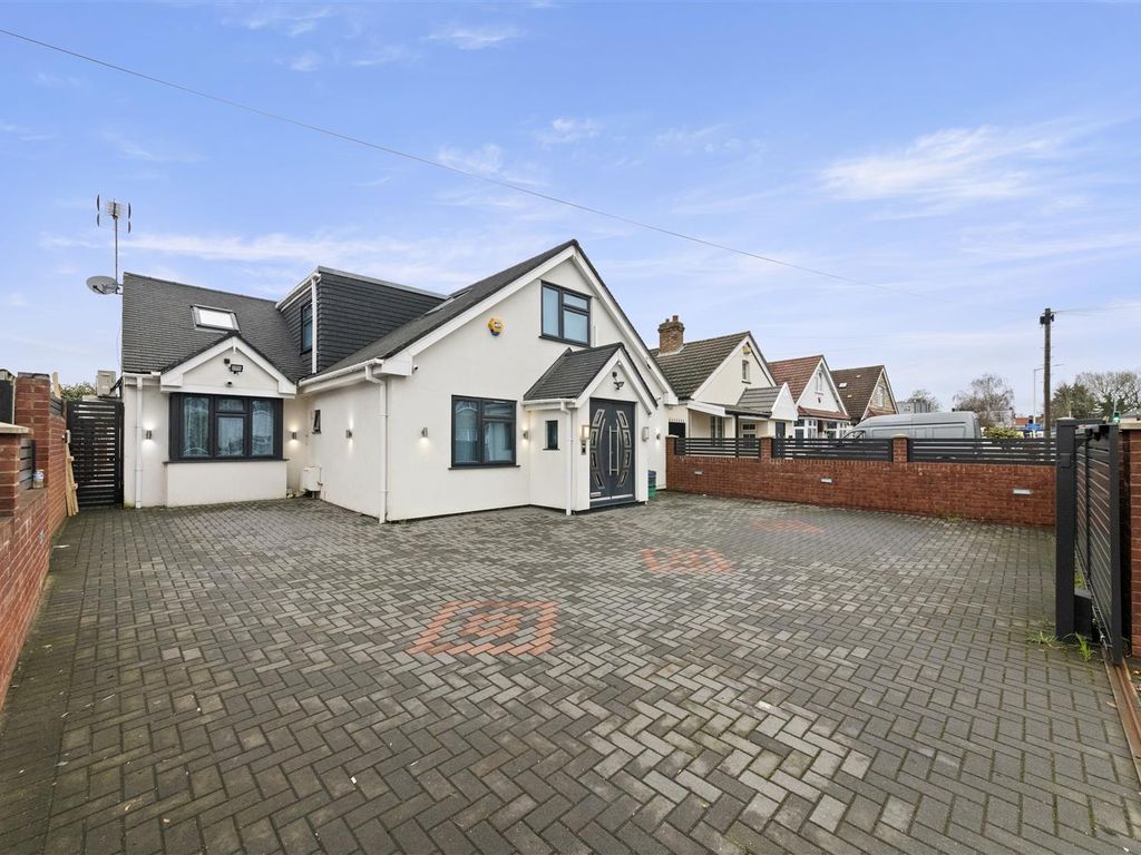 5 bed detached bungalow for sale in Lees Road, Hillingdon, Uxbridge UB8