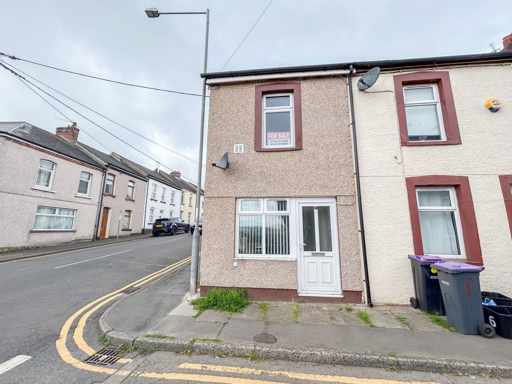 2 bed end terrace house for sale in Oxford Street, Griffithstown NP4, £130,000 Zoopla