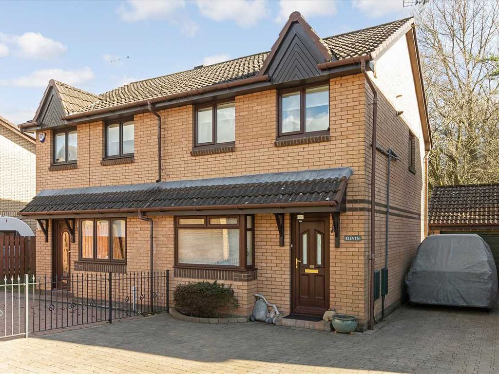 3 bed semidetached house for sale in Alwyn Court, Stewartfield, East