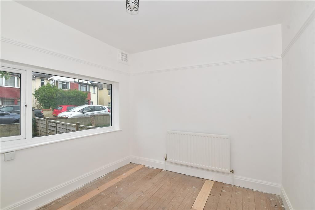 2 bed for sale in St. Mark's Avenue, Northfleet, Gravesend