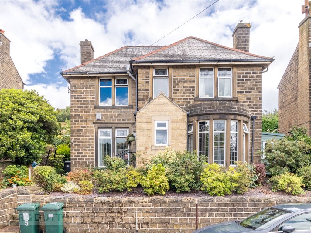 3 bed detached house for sale in Royds Avenue, Linthwaite, Huddersfield