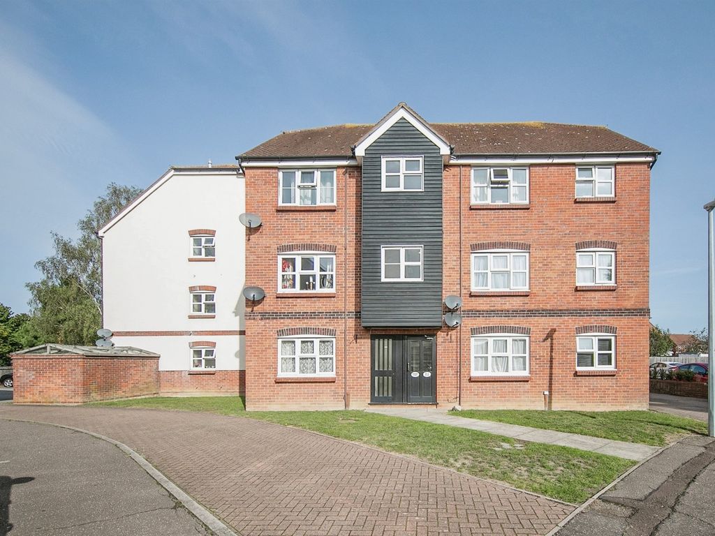 2 bed flat for sale in Harvard Court, Highwoods, Colchester CO4, £