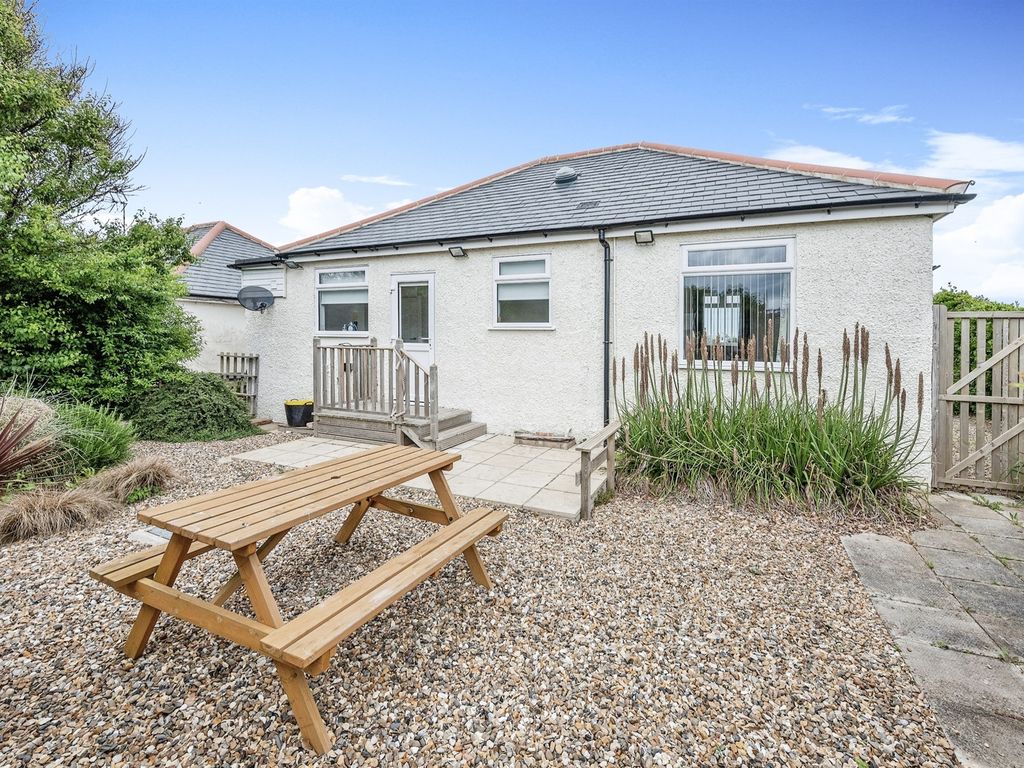 2 bed detached bungalow for sale in Vale Road, Mundesley, Norwich NR11