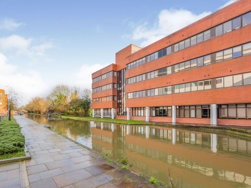 1 bed flat for sale in Walton Street, Aylesbury HP21, £160,000 Zoopla