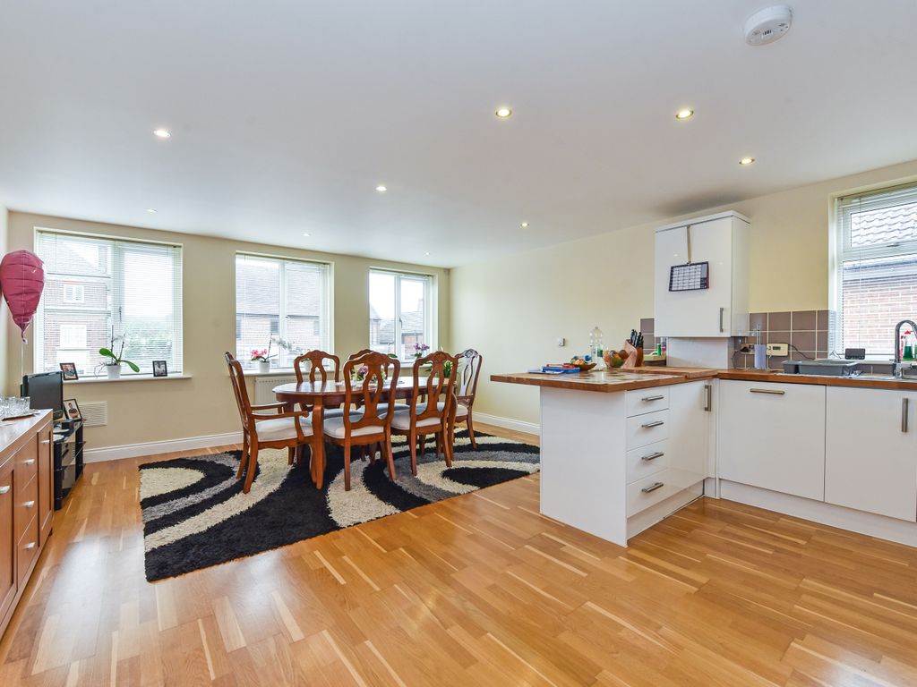 2 bed flat to rent in Headley Road, Grayshott, Hindhead GU26 Zoopla