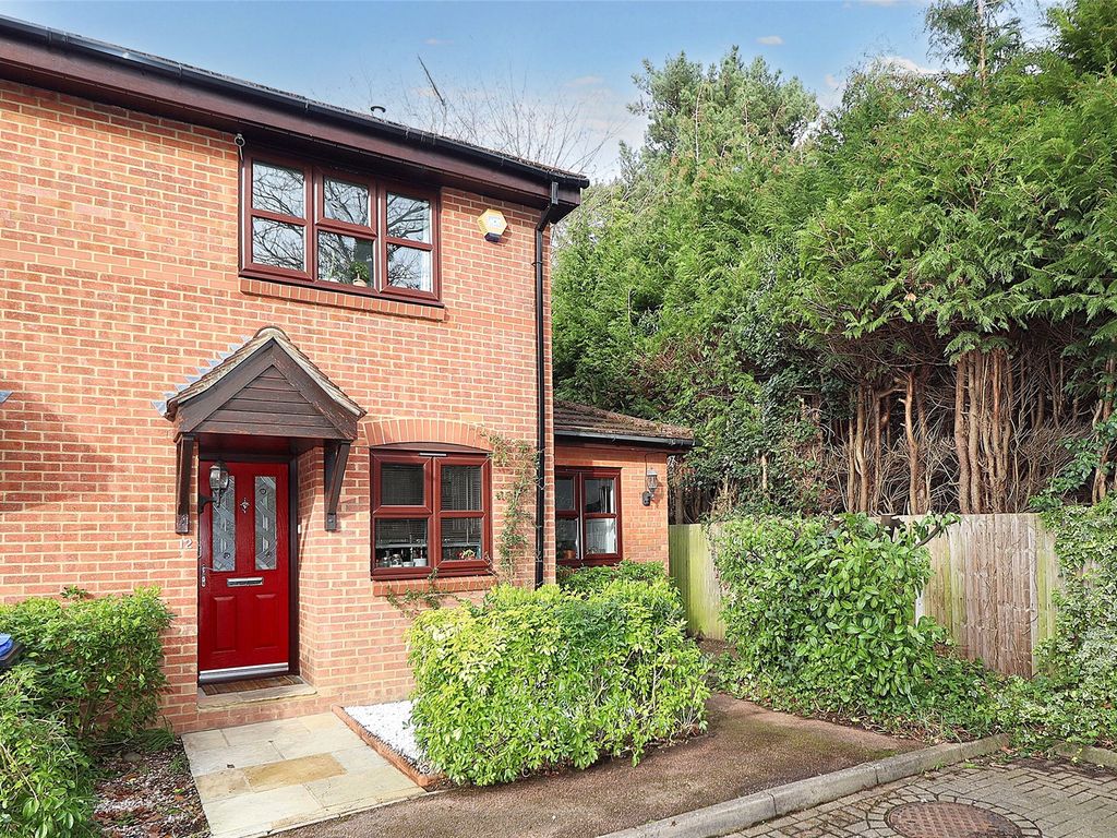 2 bed end terrace house for sale in Heathside Road, Woking, Surrey GU22