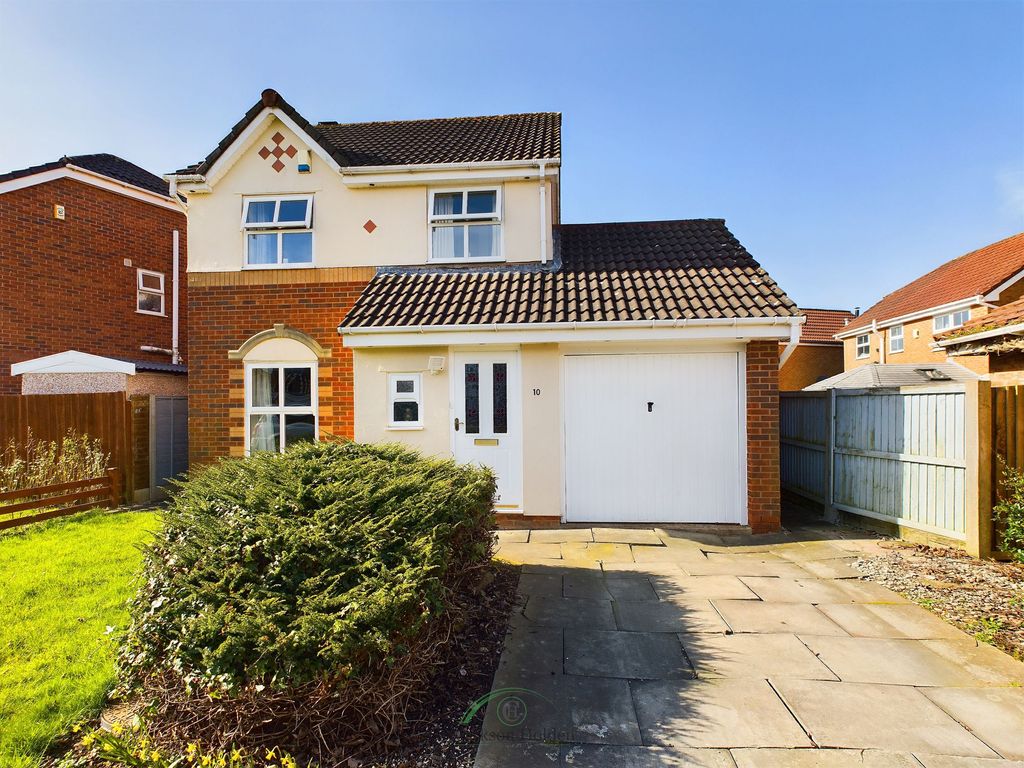 4 bed detached house for sale in Minster Park, Cottam PR4, £285,000