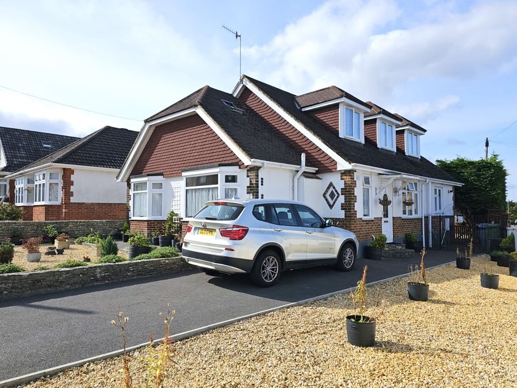 6 bed property for sale in Old Farm Road, Oakdale, Poole BH15, £485,000