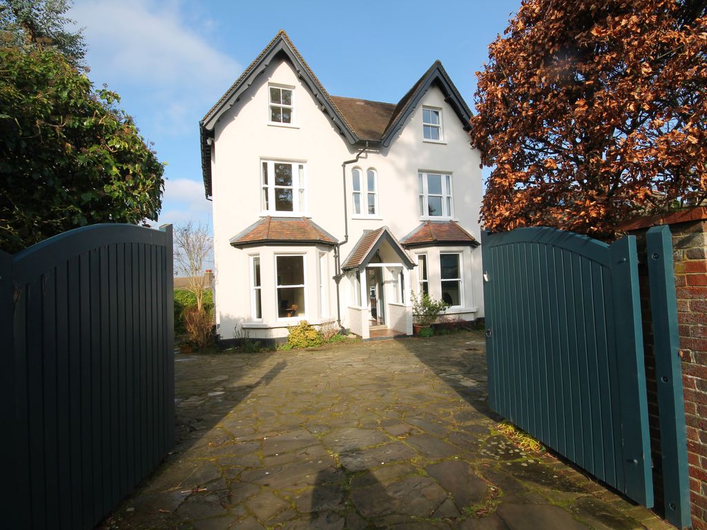 6 bed detached house to rent in Harrow Road West, Dorking RH4, £3,600