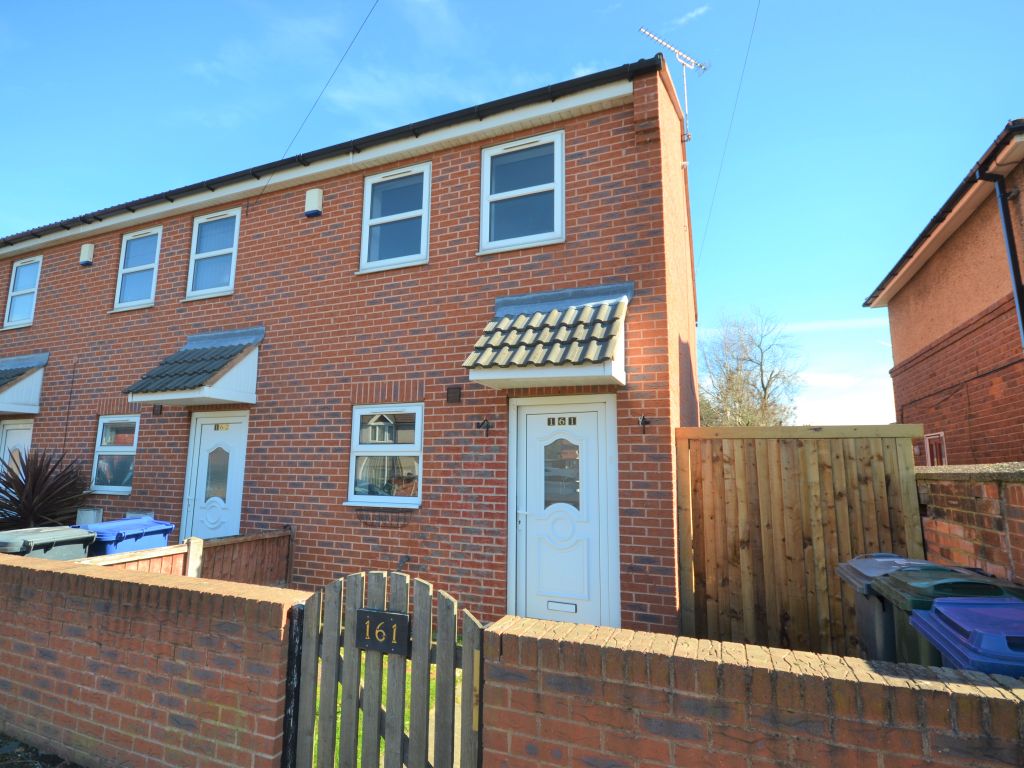 2 bed end terrace house to rent in King Road, New Rossington