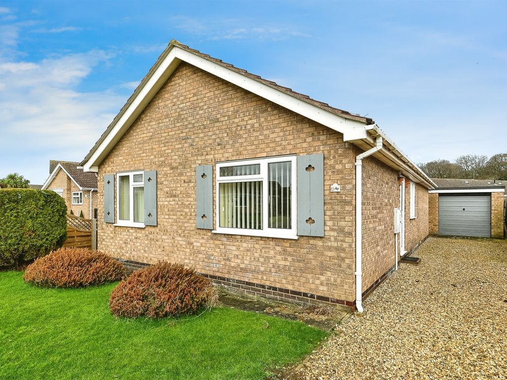 3 bed detached bungalow for sale in Temple Road, South Wootton, King's