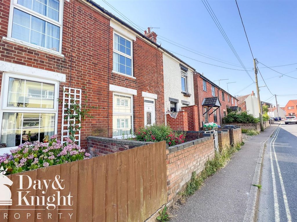2 bed terraced house for sale in Pound Road NR34 Zoopla