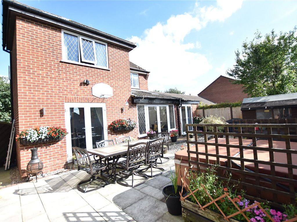 4 bed linkdetached house for sale in Laurel Hill Avenue, Colton, Leeds