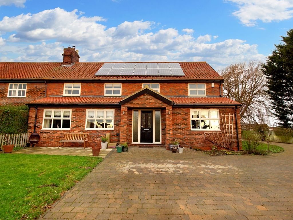 4 bed semidetached house for sale in Station Road, Stannington