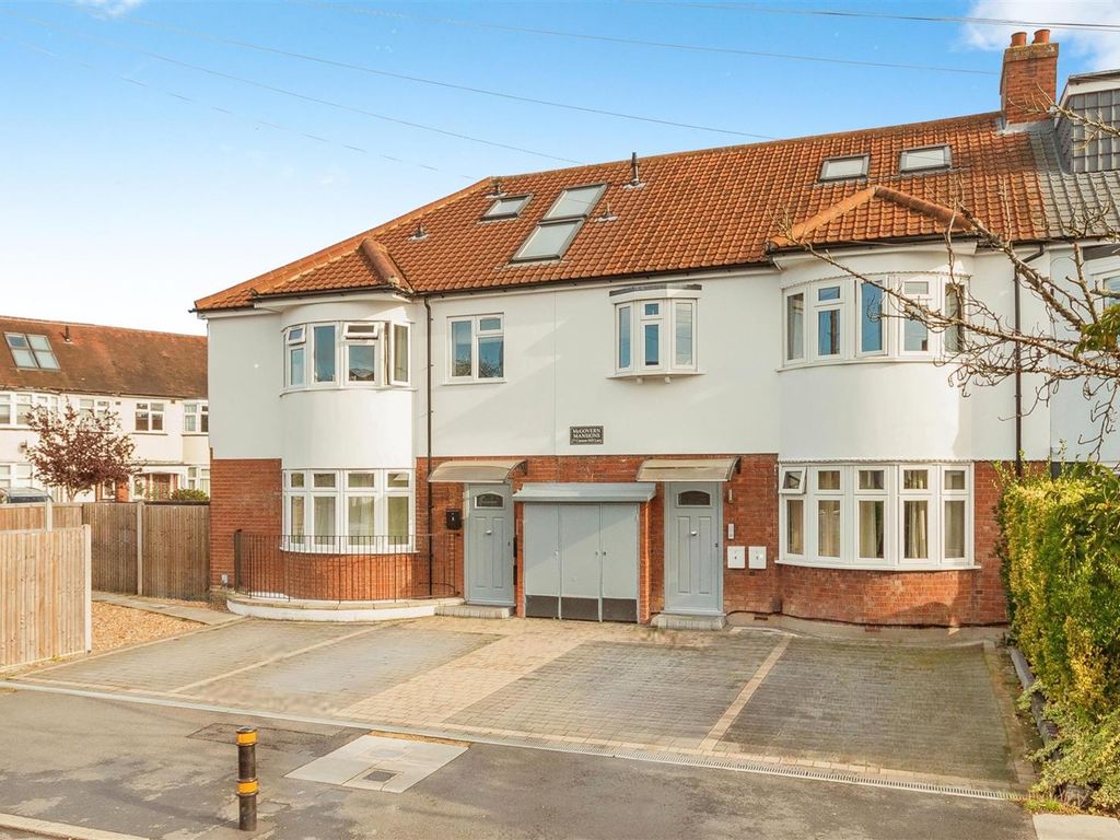 2 bed flat for sale in Cannon Hill Lane, London SW20, £450,000 Zoopla