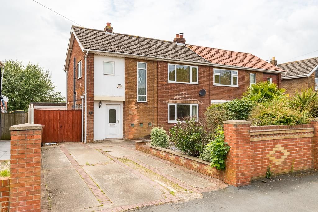 3 bed semidetached house for sale in High Leys Road, Bottesford