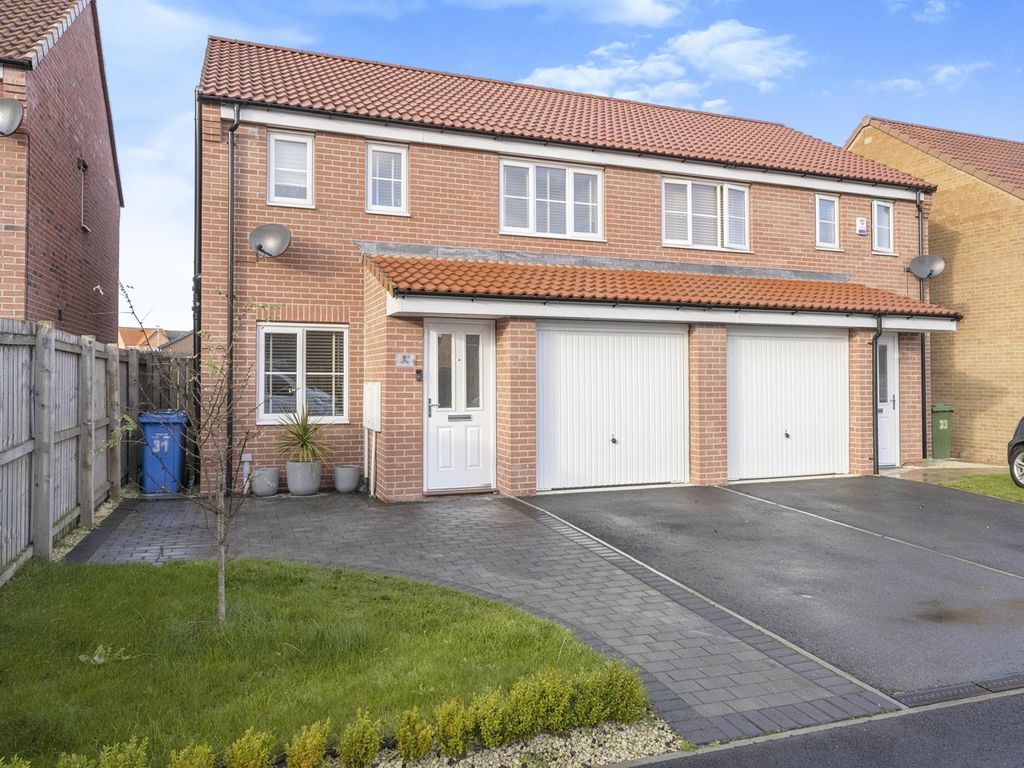3 bed semidetached house for sale in Avalon Gardens, Harworth
