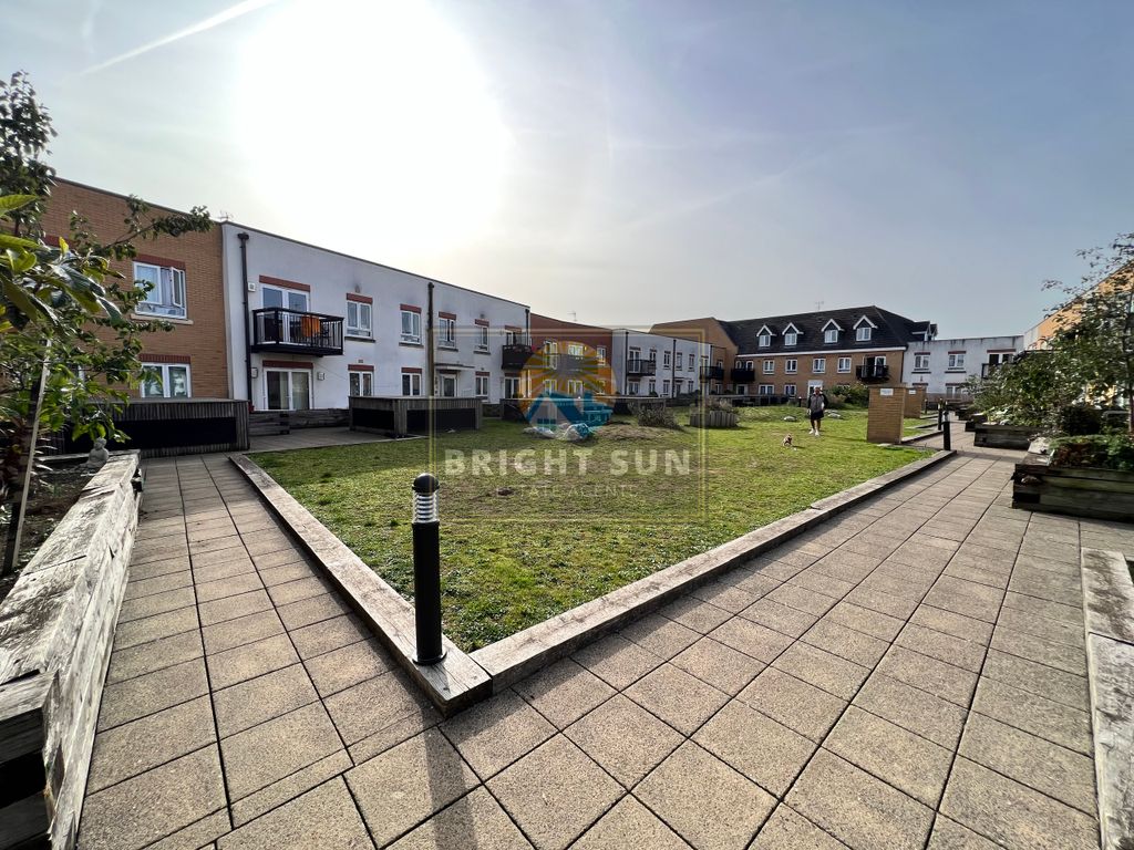 2 bed flat for sale in Featherstone Court, Featherstone Road, Southall