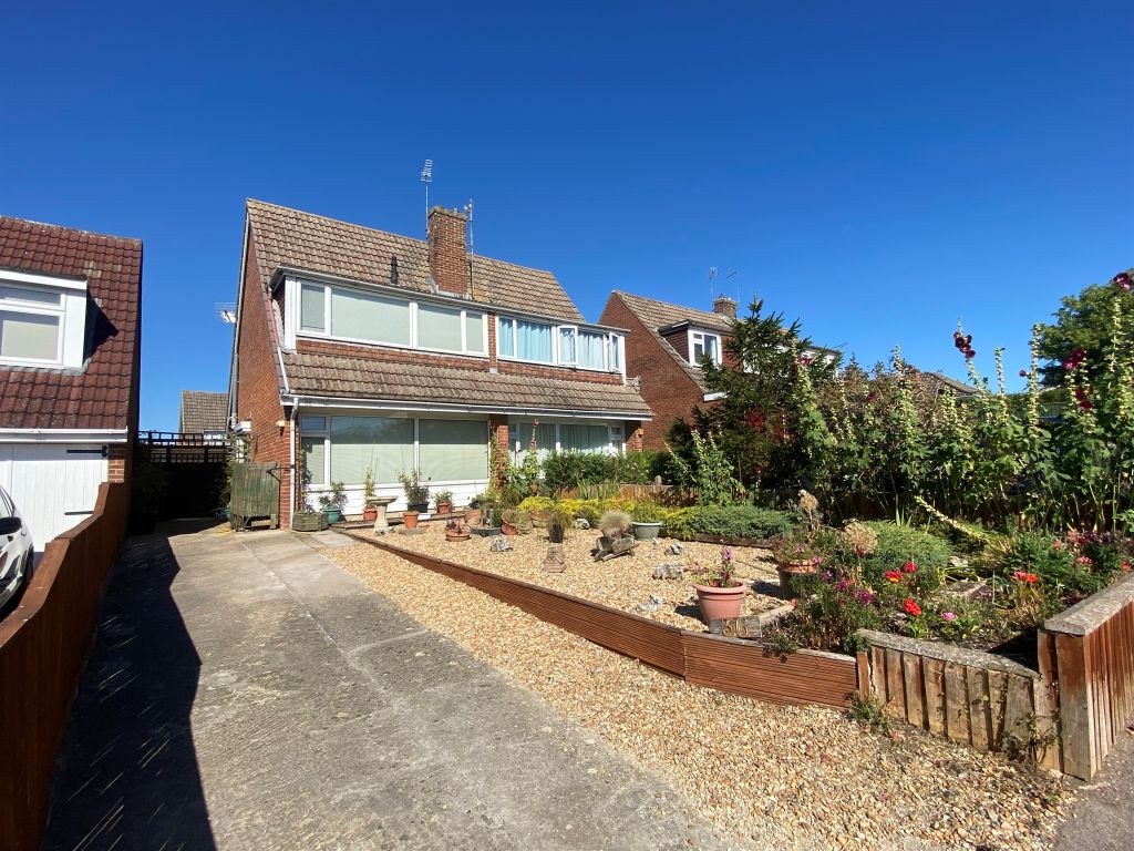 3 bed semidetached house for sale in Grove Hill, Highworth, Swindon