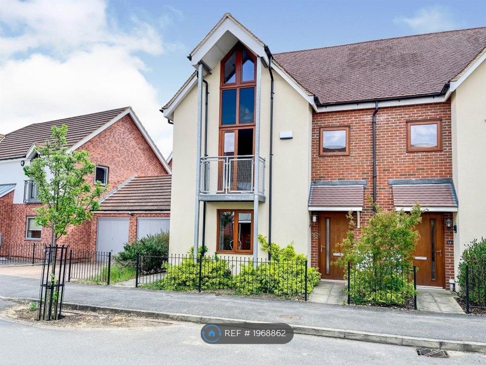 5 bed semidetached house to rent in Poppy Avenue, Broughton, Milton