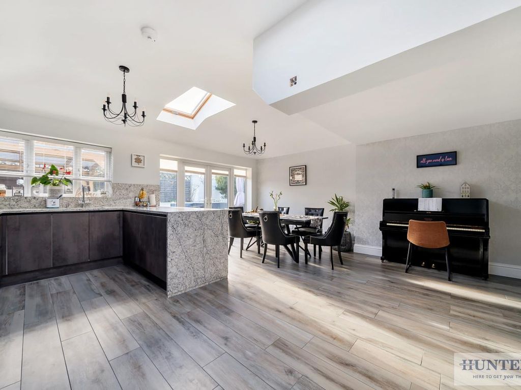 3 bed semidetached bungalow for sale in Christchurch Avenue, Erith DA8, £650,000 Zoopla