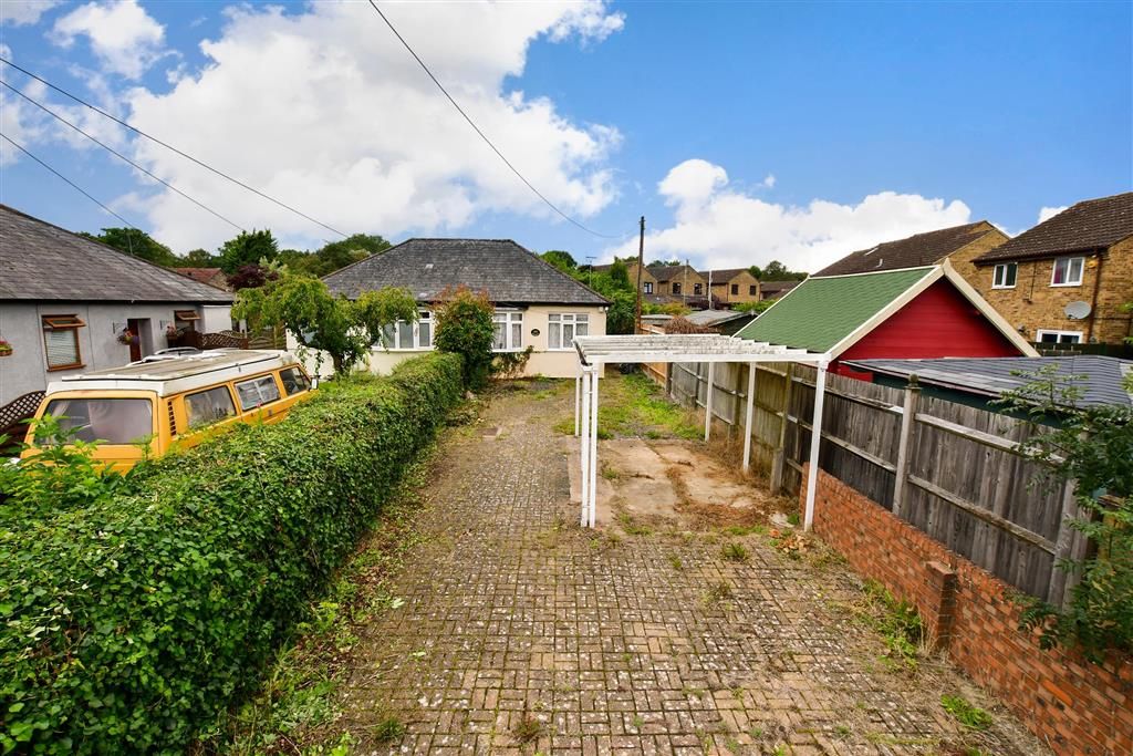 2 bed semidetached bungalow for sale in London Road, West Kingsdown