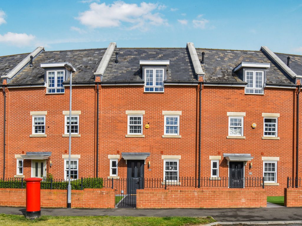 4 bed town house for sale in Way, Biggleswade SG18, £450,000 Zoopla