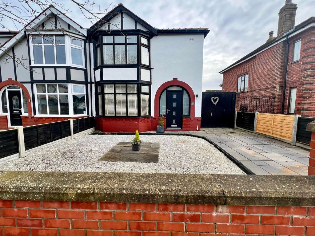 3 bed semidetached house for sale in Knowle Avenue, Cleveleys FY5, £