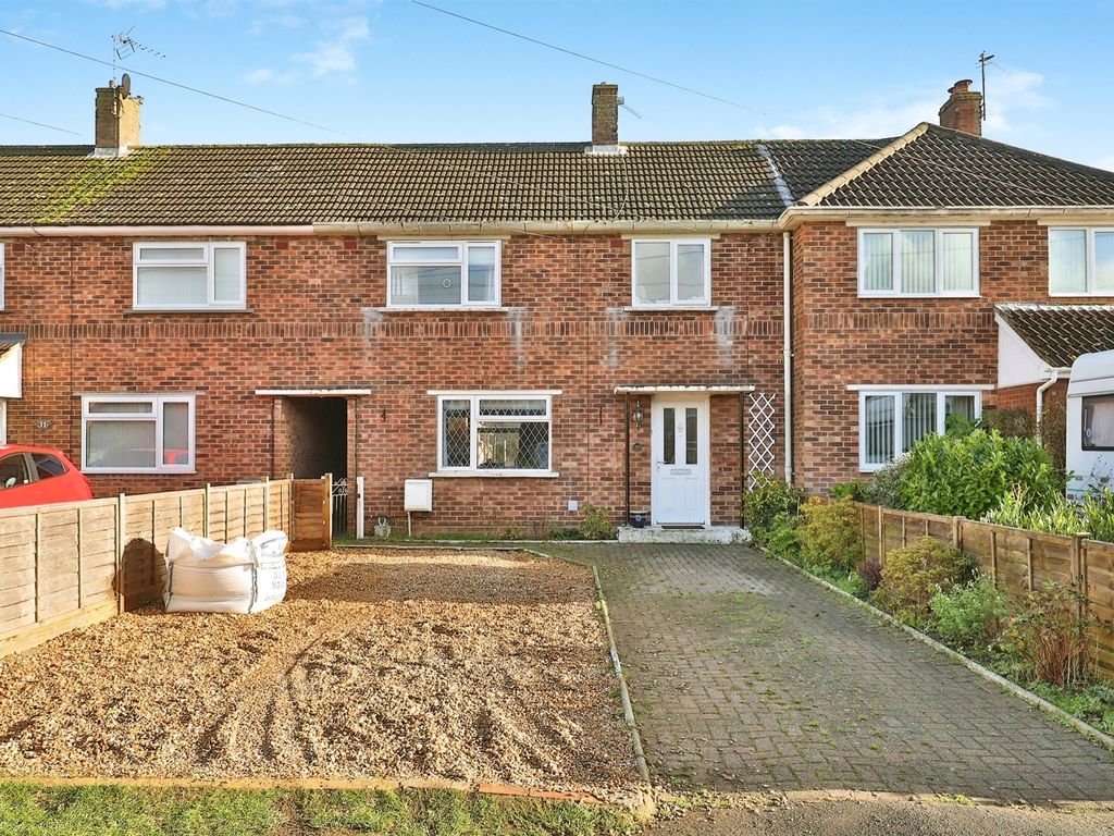 3 bed terraced house for sale in Gordon Road, Dereham NR20, £250,000