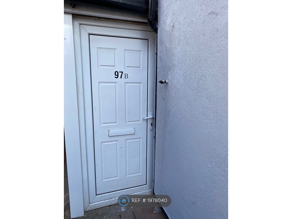 2 bed flat to rent in Windmill Hill, Halesowen B63, £700 pcm Zoopla