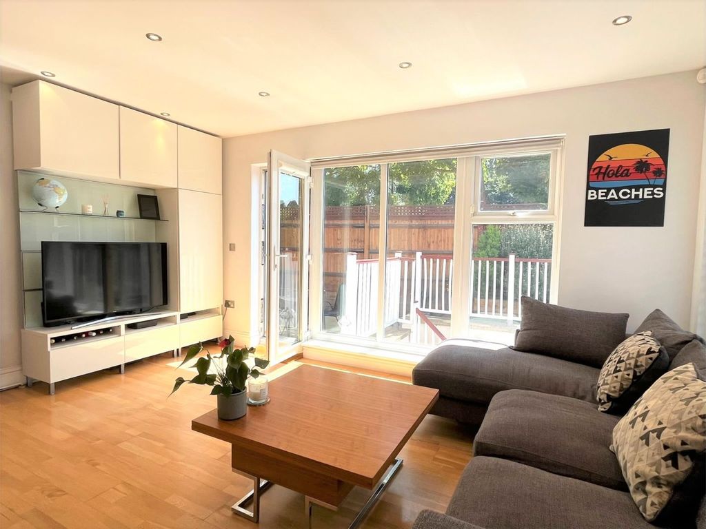 137 Mantilla Road, Tooting / Balham SW17  