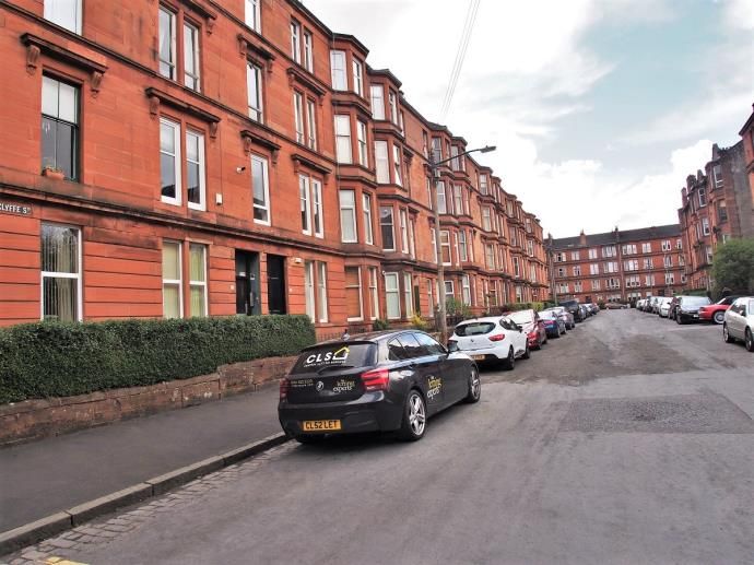 2 bed flat to rent in Westclyffe Street, Shawlands, Glasgow G41, £975