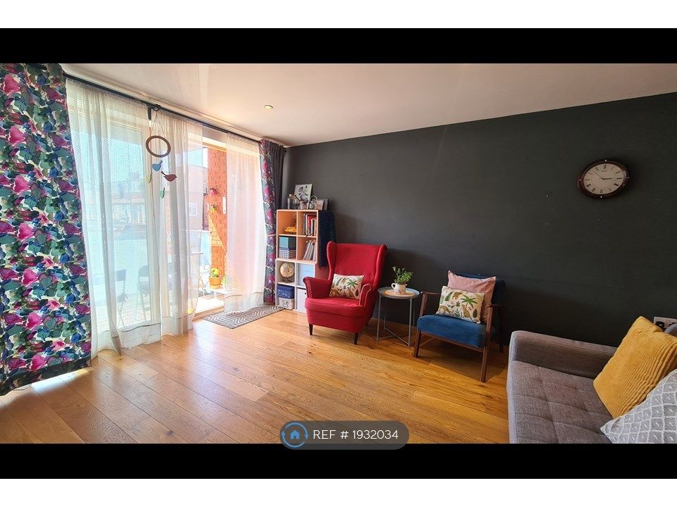 2 bed flat to rent in Westholme Garden, Ruislip Manor, Hillingdon HA4