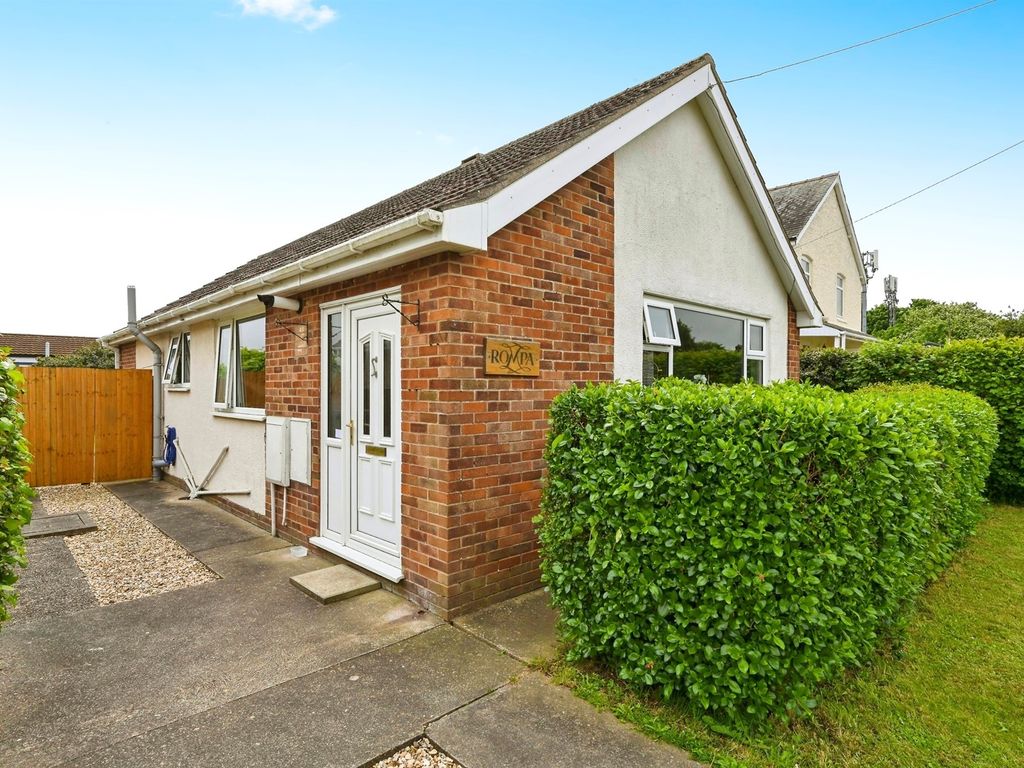 3 bed detached bungalow for sale in Seaholme Road, Mablethorpe LN12, £