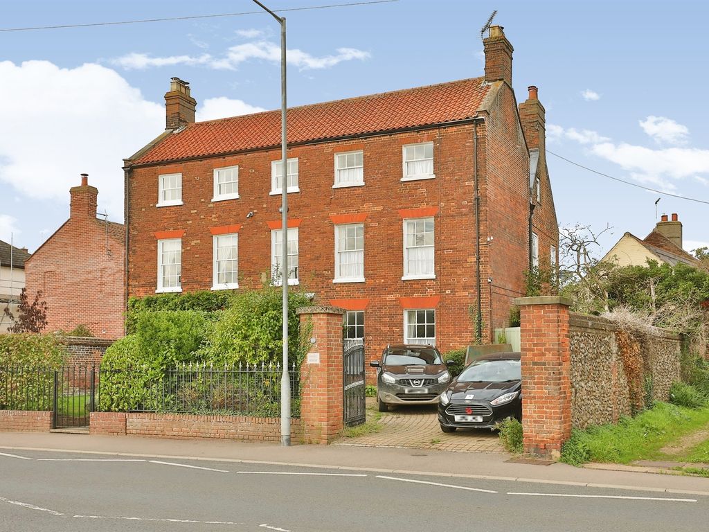 3 bed semidetached house for sale in Norwich Road, Fakenham NR21, £