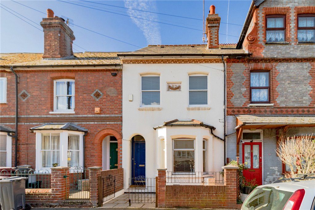 3 bed terraced house for sale in Elgar Road, Reading, Berkshire RG2