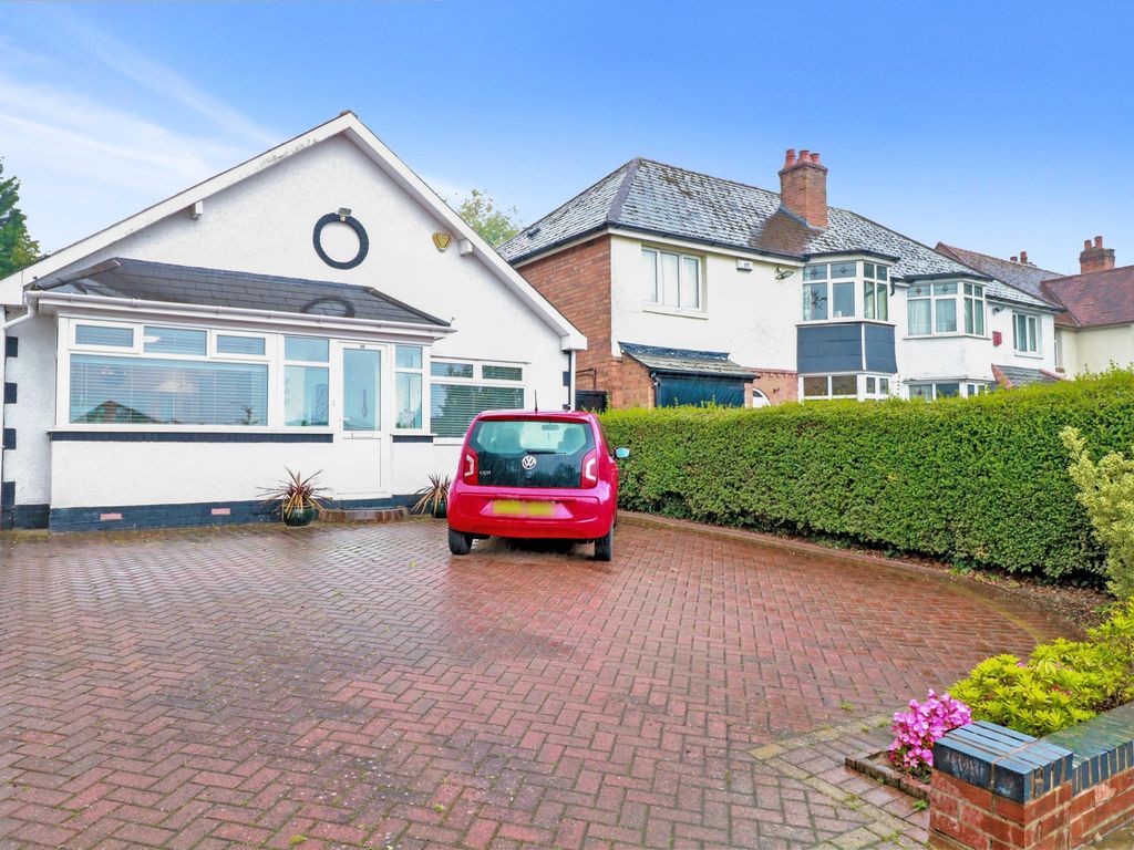 3 bed detached bungalow for sale in Streetsbrook Road, Shirley