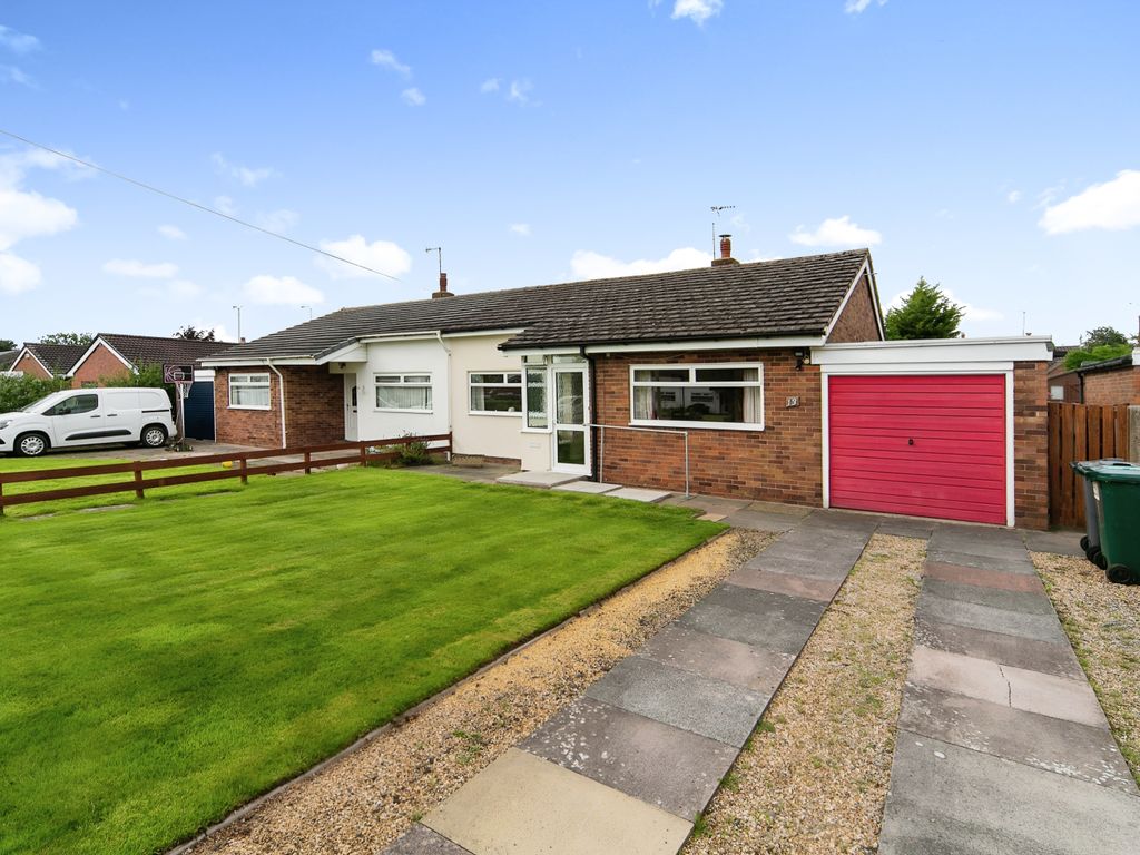 2 bed bungalow for sale in Newcroft, Saughall, Chester, Cheshire CH1, £