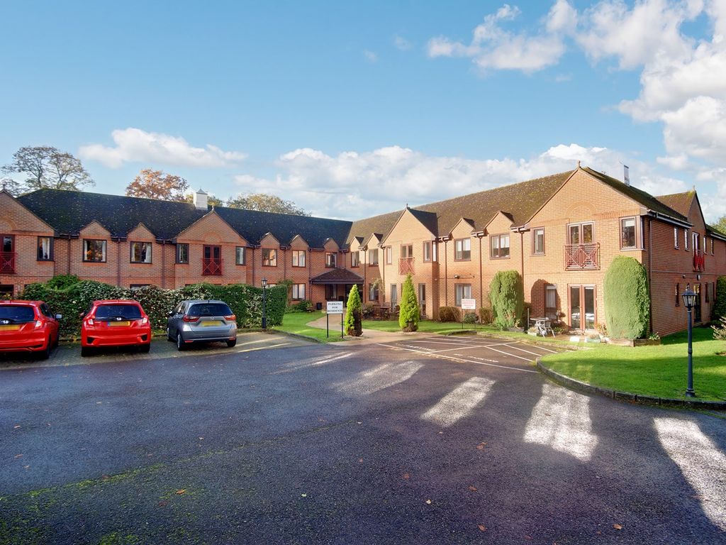 2 bed property for sale in Ashley Gardens, Shalford, Guildford GU4, £