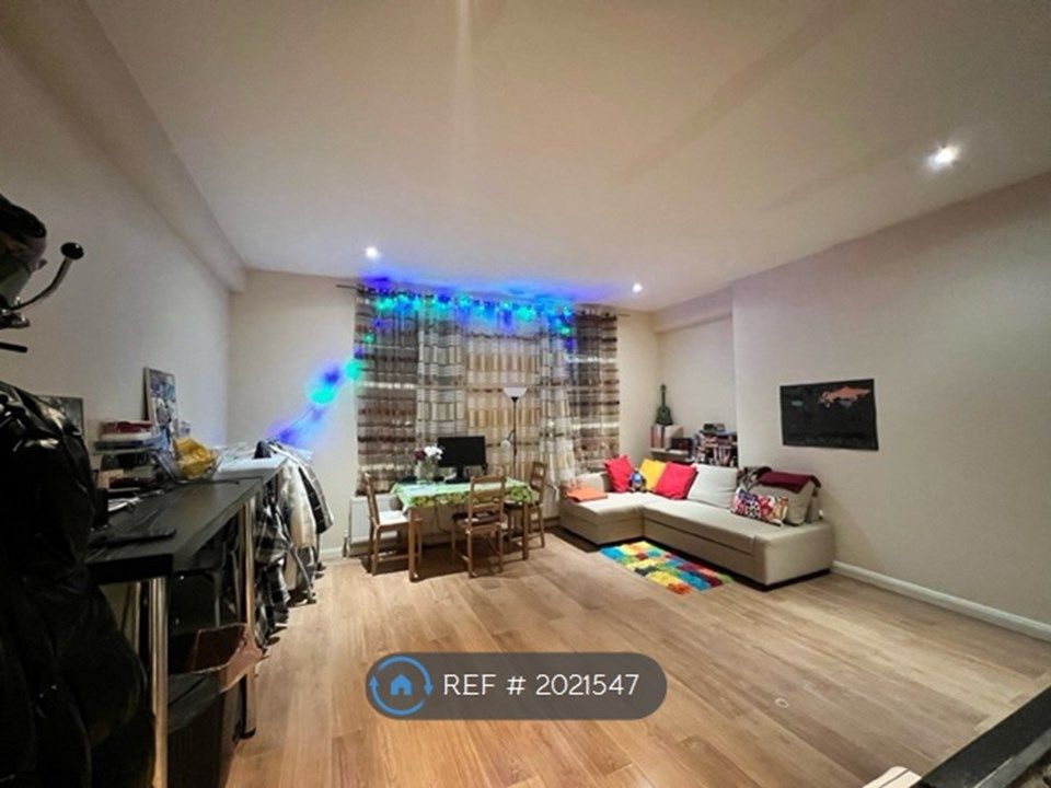 1 bed flat to rent in Deptford Broadway, London SE8, £1,350 pcm Zoopla