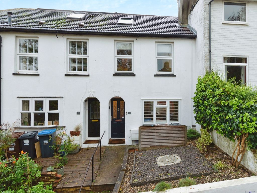 3 bed terraced house for sale in Mount Pleasant Road, Caterham CR3, £