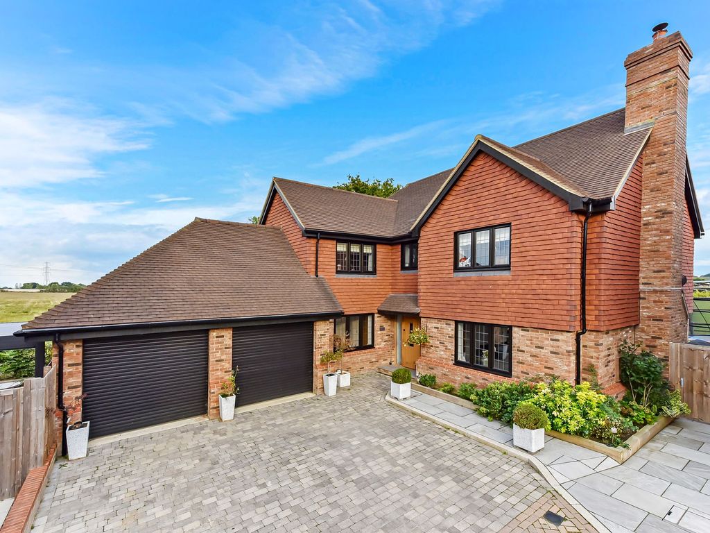 5 bed detached house for sale in High Oaks, Newington, Sittingbourne