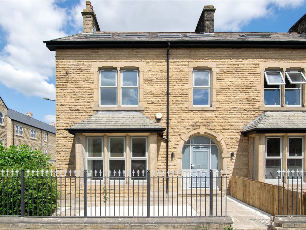 New home, 6 bed terraced house for sale in Richmond Terrace, Guiseley