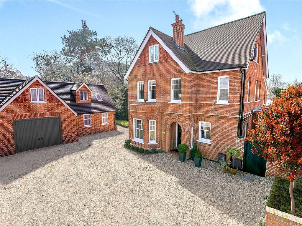 5-bed-detached-house-for-sale-in-mounthill-avenue-chelmsford-essex